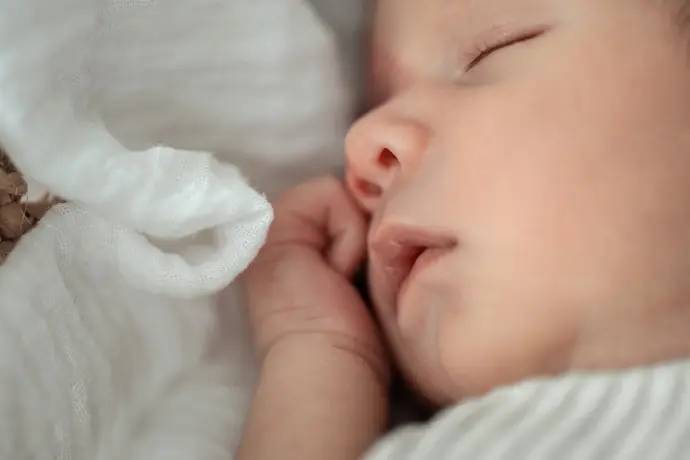 Babyfotograf Haßfurt Schweinfurt Bamberg Newbornfotograf Haßfurt Newborn Homestory Haßfurt Schweinfurt Gerolzhofen Ebern Bamberg Zeil am Main Knetzgau Fotograf Sand am Main Fotograf Knetzgau Fotograf Hofheim i. Ufr. Fotograf Schweinfurt Bamberg Ramona Eller Fotografie mona.fotografiert 