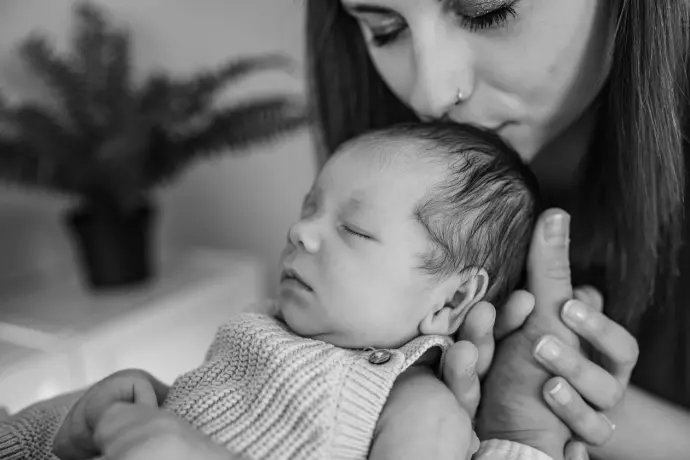Babyfotograf Haßfurt Schweinfurt Bamberg Newbornfotograf Haßfurt Newborn Homestory Haßfurt Schweinfurt Gerolzhofen Ebern Bamberg Zeil am Main Knetzgau Fotograf Sand am Main Fotograf Knetzgau Fotograf Hofheim i. Ufr. Fotograf Schweinfurt Bamberg Ramona Eller Fotografie mona.fotografiert 