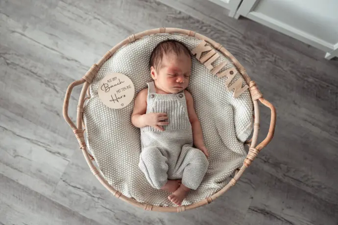 Babyfotograf Haßfurt Schweinfurt Bamberg Newbornfotograf Haßfurt Newborn Homestory Haßfurt Schweinfurt Gerolzhofen Ebern Bamberg Zeil am Main Knetzgau Fotograf Sand am Main Fotograf Knetzgau Fotograf Hofheim i. Ufr. Fotograf Schweinfurt Bamberg Ramona Eller Fotografie mona.fotografiert 