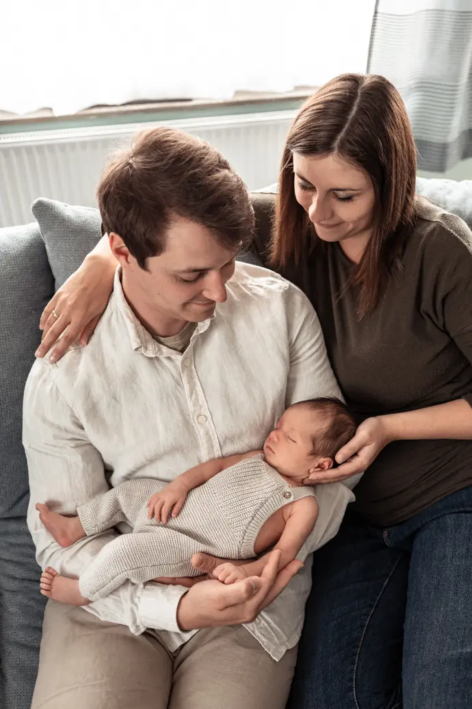 Babyfotograf Haßfurt Schweinfurt Bamberg Newbornfotograf Haßfurt Newborn Homestory Haßfurt Schweinfurt Gerolzhofen Ebern Bamberg Zeil am Main Knetzgau Fotograf Sand am Main Fotograf Knetzgau Fotograf Hofheim i. Ufr. Fotograf Schweinfurt Bamberg Ramona Eller Fotografie mona.fotografiert 