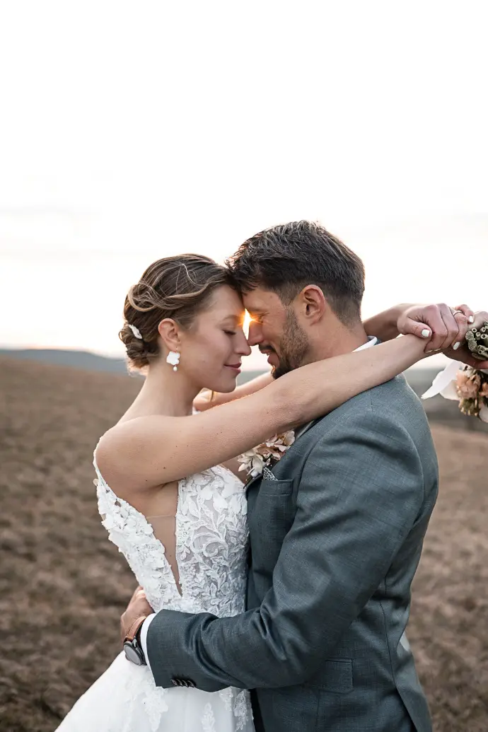 Hochzeitsfotograf Haßfurt Fotograf Haßfurt Ramona Eller mona.fotografiert Hochzeitsfoto Hochzeit Brautpaar Brautpaarfotoshooting Hochzeitsfotograf Haßfurt Schweinfurt Hochzeitsfotograf Bamberg Hochzeitsfotograf Coburg Gerolzhofen Werneck Hochzeitsfotograf Eltmann Burgebrach Burgpreppach Fotografin Ramona Eller 