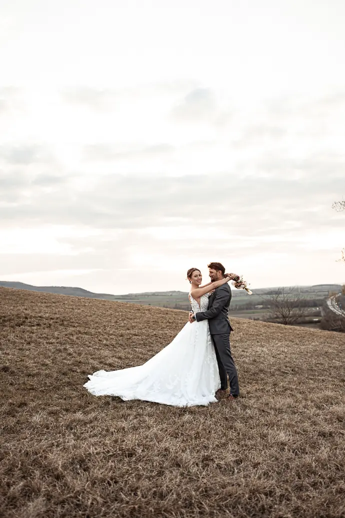Hochzeitsfotograf Haßfurt Fotograf Haßfurt Ramona Eller mona.fotografiert Hochzeitsfoto Hochzeit Brautpaar Brautpaarfotoshooting Hochzeitsfotograf Haßfurt Schweinfurt Hochzeitsfotograf Bamberg Hochzeitsfotograf Coburg Gerolzhofen Werneck Hochzeitsfotograf Eltmann Burgebrach Burgpreppach Fotografin Ramona Eller 