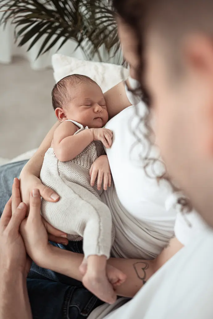 Babyfotograf Haßfurt Schweinfurt Bamberg Newbornfotograf Familienfotograf Neugeborenenfotoshooting Haßfurt Zeil a. Main Hofheim i. Ufr. Eltmann Newbornfotograf Schweinfurt Gerolzhofen Ebelsbach Königsberg i. Bay. Ramona Eller Fotografie Newbornfotoshooting Studio Haßfurt Sand. a. Main Knetzgau mona.fotografiert
