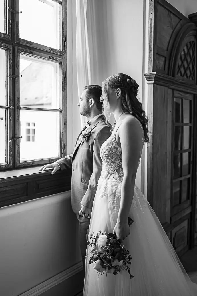 Hochzeitsfotograf Haßfurt Bamberg Schweinfurt Coburg Fotograf Zeil am Main Ebern Hochzeitsfotograf Gerolzhofen Prichsenstadt Werneck Hochzeitsfotograf Schweinfurt Eltmann Ramona Eller Fotografie mona.fotografiert Hochzeit Braut Brautstrauß Haßfurt Königsberg i. Bay. 