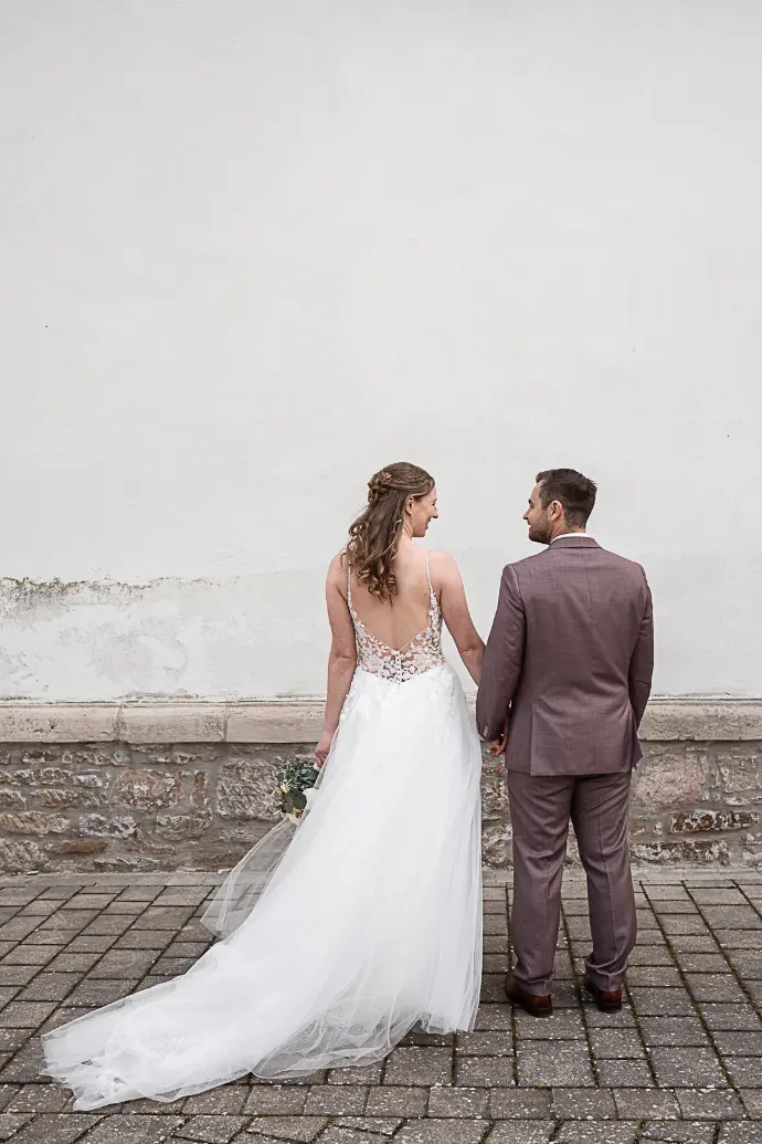 Hochzeitsfotograf Haßfurt Bamberg Schweinfurt Coburg Fotograf Zeil am Main Ebern Hochzeitsfotograf Gerolzhofen Prichsenstadt Werneck Hochzeitsfotograf Schweinfurt Eltmann Ramona Eller Fotografie mona.fotografiert Hochzeit Braut Brautstrauß Haßfurt Königsberg i. Bay. 