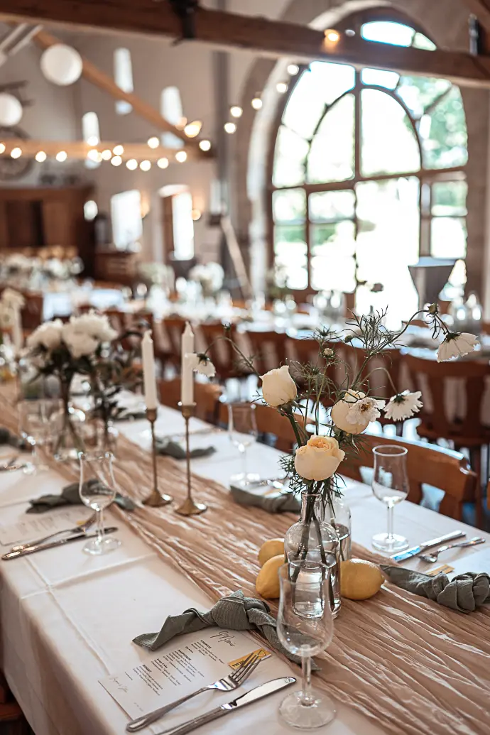 Hochzeitsfotograf Haßfurt Bamberg Schweinfurt Coburg Fotograf Zeil am Main Ebern Hochzeitsfotograf Gerolzhofen Prichsenstadt Werneck Hochzeitsfotograf Schweinfurt Eltmann Ramona Eller Fotografie mona.fotografiert Hochzeit Braut Brautstrauß Haßfurt Königsberg i. Bay. 