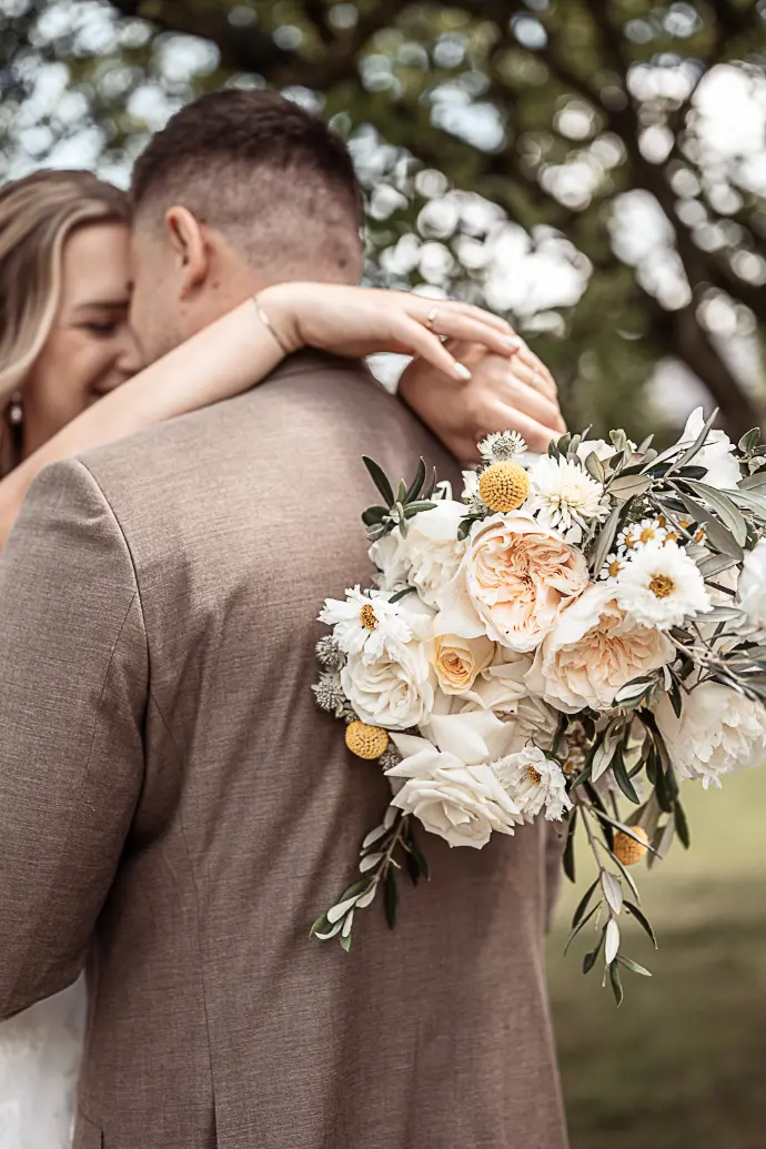 Hochzeitsfotograf Haßfurt Bamberg Schweinfurt Coburg Fotograf Zeil am Main Ebern Hochzeitsfotograf Gerolzhofen Prichsenstadt Werneck Hochzeitsfotograf Schweinfurt Eltmann Ramona Eller Fotografie mona.fotografiert Hochzeit Braut Brautstrauß Haßfurt Fotograf Ebrach Königsberg i. Bay. 