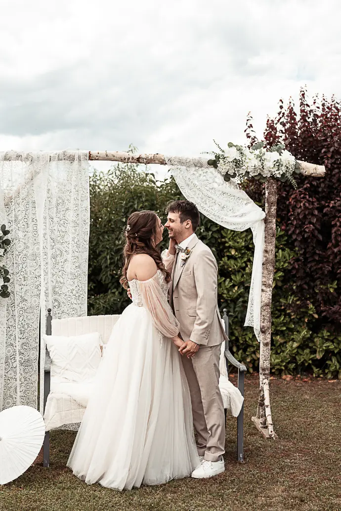 Hochzeitsfotograf Haßfurt Bamberg Schweinfurt Coburg Fotograf Zeil am Main Ebern Hochzeitsfotograf Gerolzhofen Prichsenstadt Werneck Hochzeitsfotograf Schweinfurt Eltmann Ramona Eller Fotografie mona.fotografiert Hochzeit Braut Brautstrauß Haßfurt Königsberg i. Bay. 